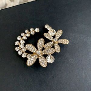 GOLD BROOCH